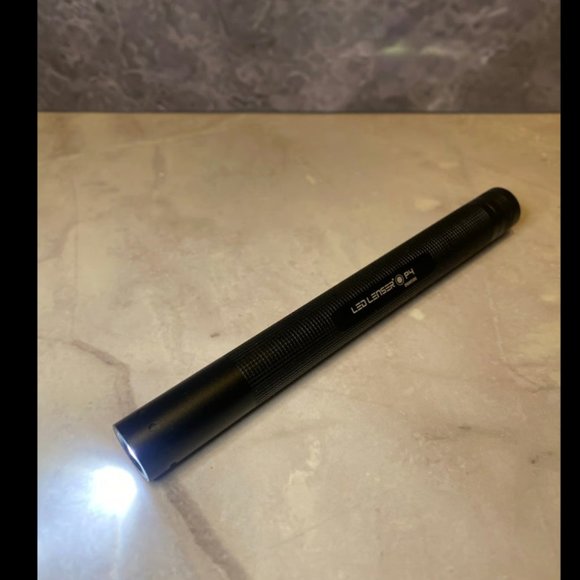 LED Lenser P4 Adjustable Focus Penlight - Picture 1 of 3
